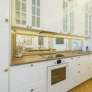  Apartment Bpr The Golden Astoria With Balcony And A/c