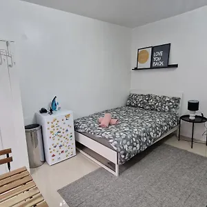 Small Cozy Zone 1 Apartment London