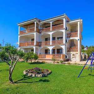 apartments-danica.primorje-gorskikotar.com/