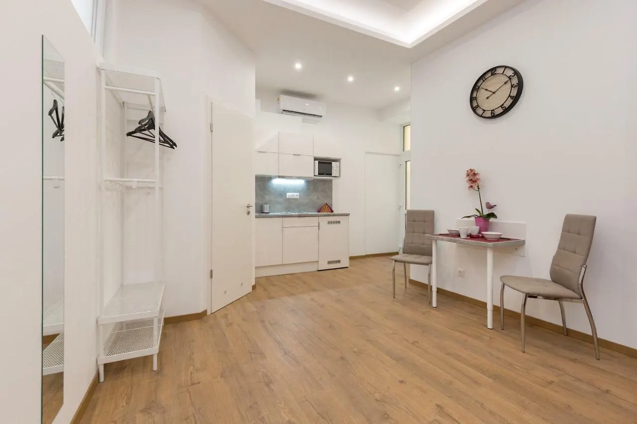 Budapest Holidays Downtown Apartment